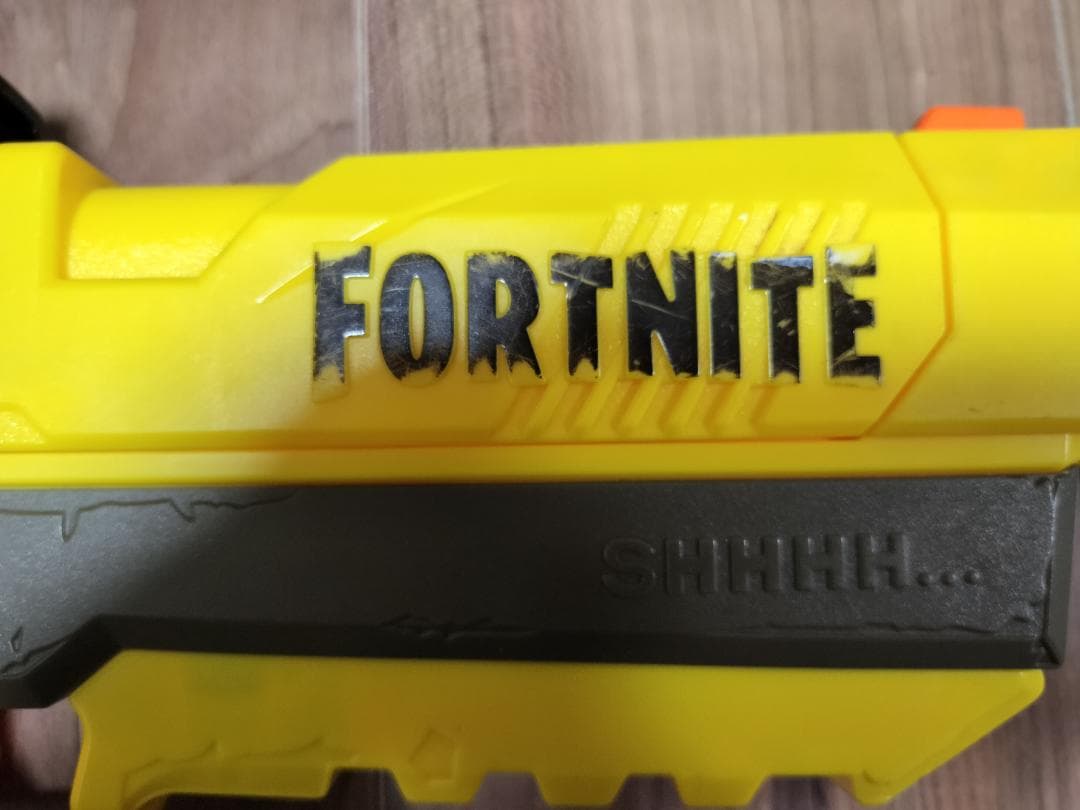 フォートナイトCS-50 タイタン ナーフ銃セット おまけ付きストラップ付き