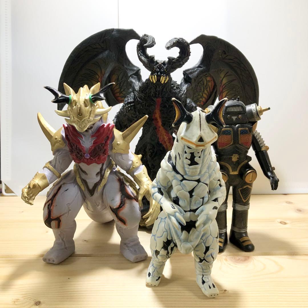 ウルトラマン　グッズ63点まとめ売り　怪獣　ソフビ 等