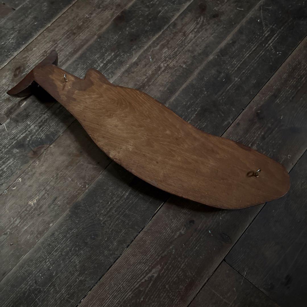 木彫り　鯨　壁掛けディスプレイ