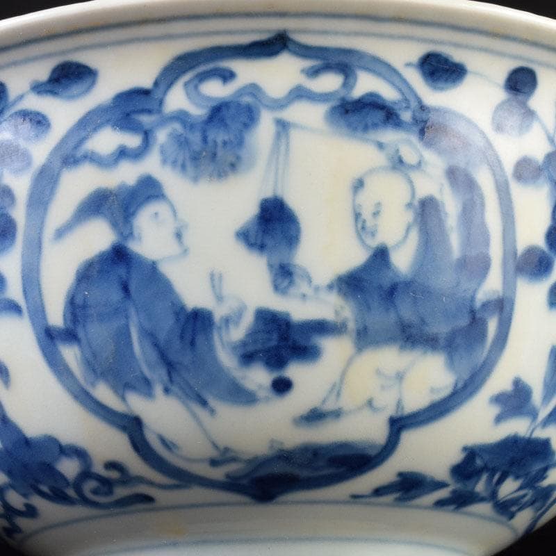 中国　大明萬暦年製款　青花　山水人物文碗　V　8711