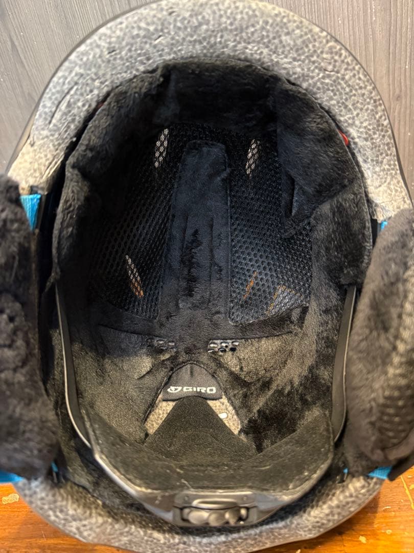 GIRO★LAUNCH★ジュニアヘルメット　スキー用子供用　スノボ子供用