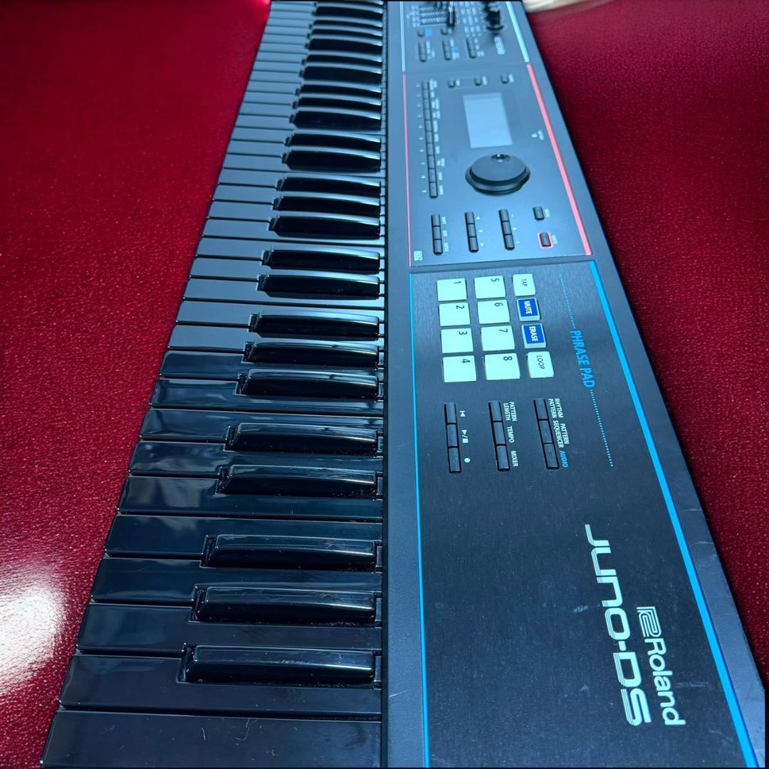 美品 希少限定カラー ローランド JUNO-DS61B 61鍵盤 シンセサイザー