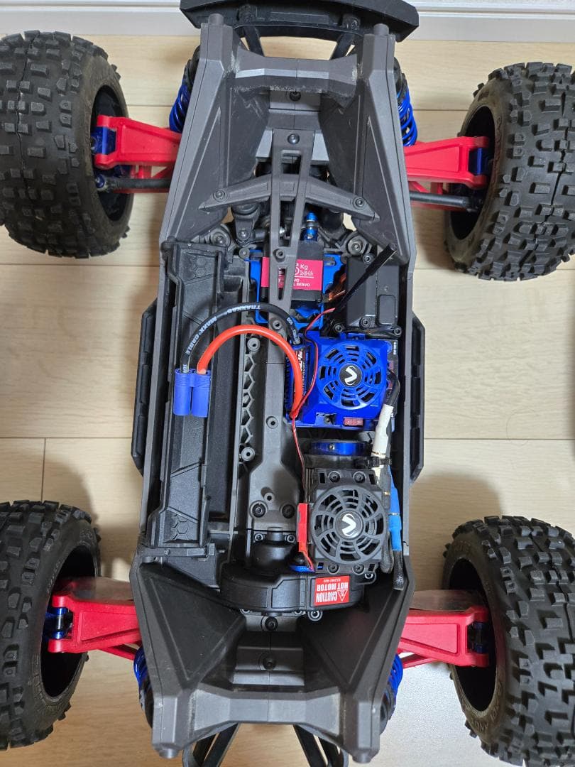 トラクサス　マックス　TRAXXAS　MAXX　ほぼフルオプション仕様。