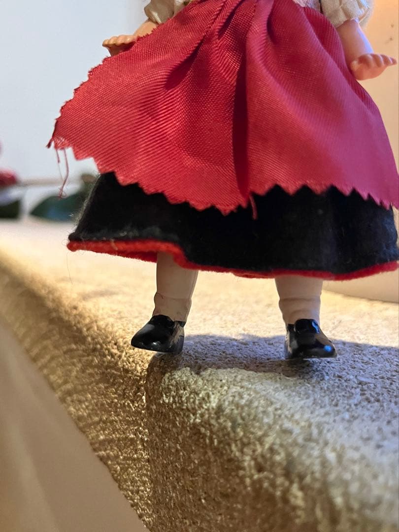 ◆フランス蚤の市｜ミニドールAヨーロッパ民族衣装、ドイツ金髪ブルーアイ少女