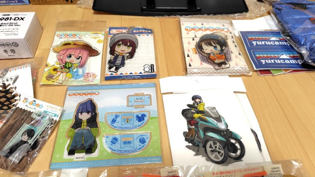 【ゆるキャン△】マグ／ポット　アクスタ　自動車ミラー　キーホルダー　缶バッジ等