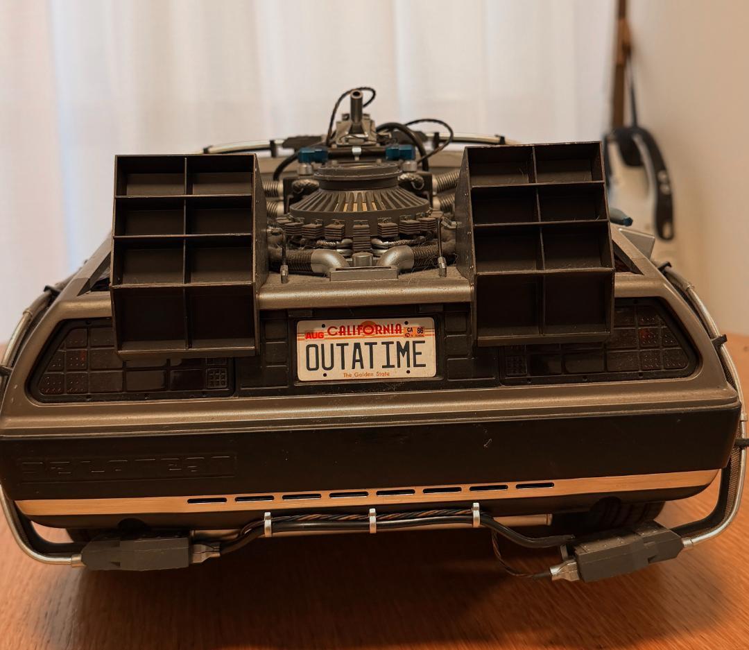 ホットトイズ1 6スケールデロリアンバックトゥザフューチャー