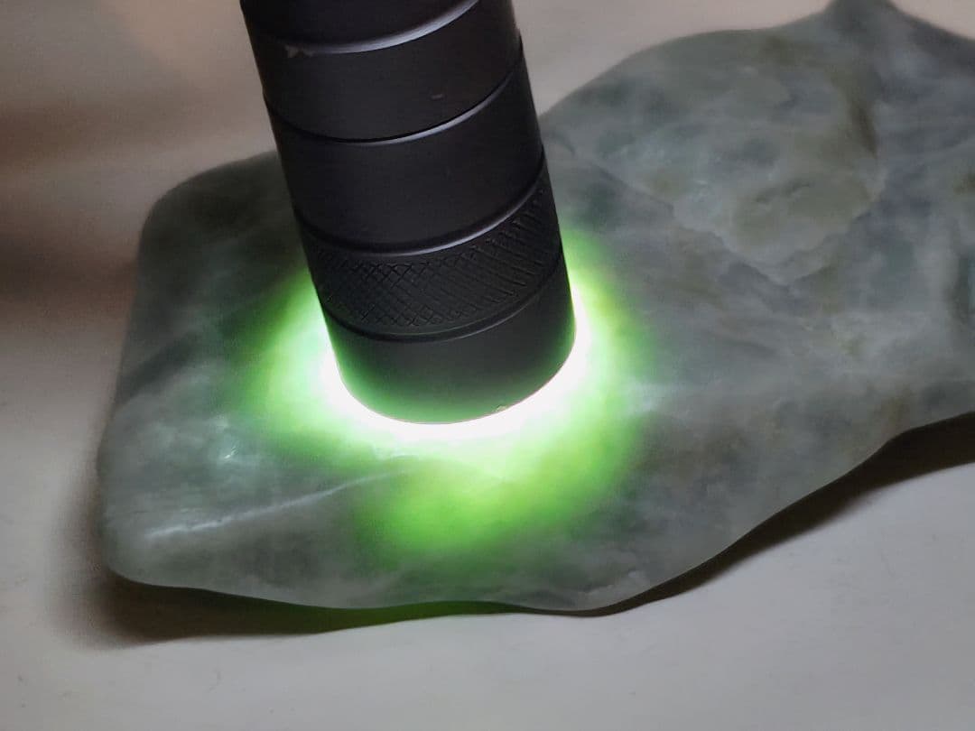 淡緑 194g 翡翠 ヒスイ 原石 鑑賞石 自然石 誕生石 鉱物 鉱石 水石