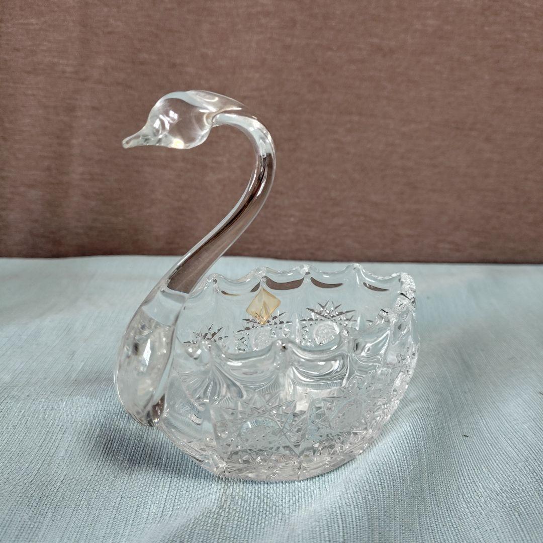 ボヘミアンクリスタル白鳥夫婦と同ガラス製子白鳥3羽家族