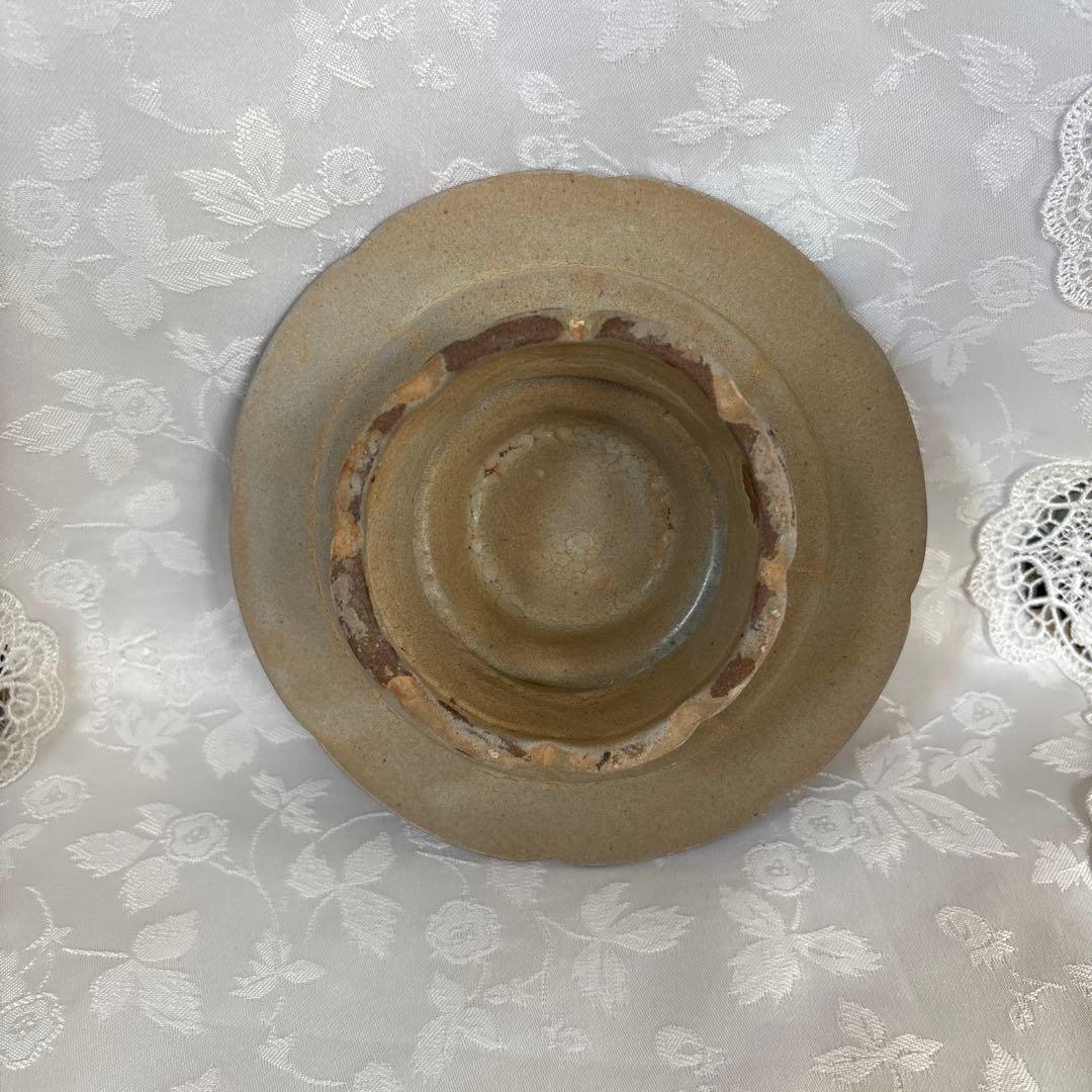 高麗 青磁象嵌陽刻菊花文輪花形　高麗青磁盃台　盞托　骨董品