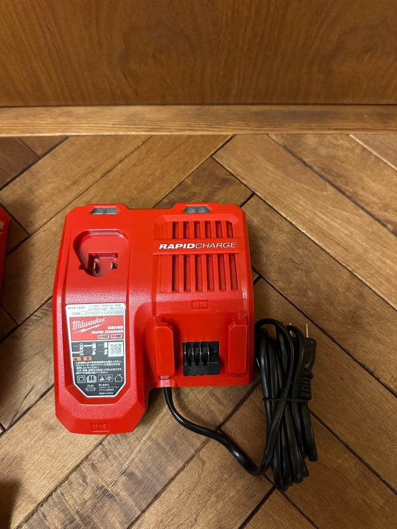 ミルウォーキー M12 排水ハンディポンプ M12&M18兼用充電器 バッテリー