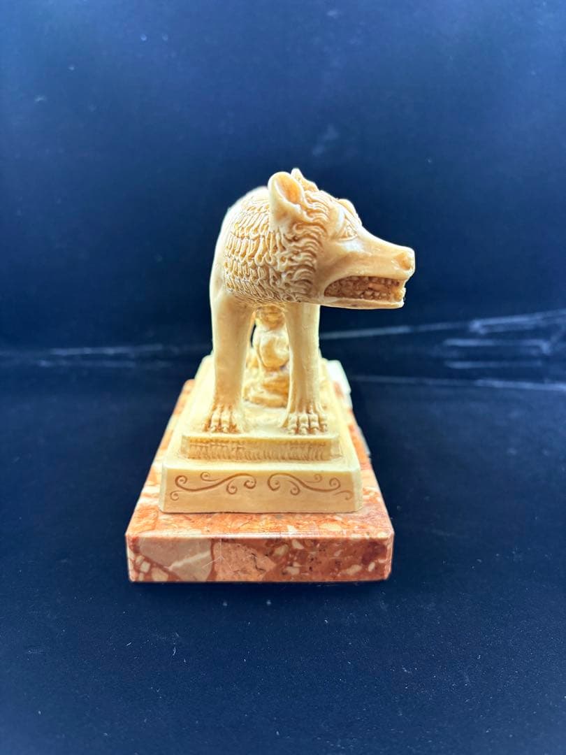 カピトリヌスの雌狼　イタリア　ローマ彫刻　大理石台座付き　ローマ神話　オブジェ