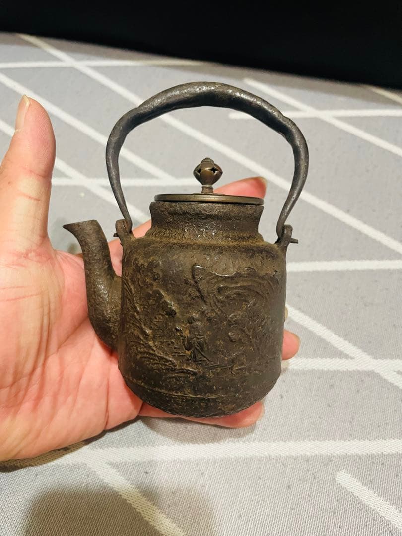 小さい鉄瓶　古いでさす