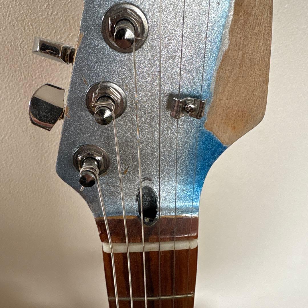 ストラトキャスタータイプ ジャパンビンテージギターになります。