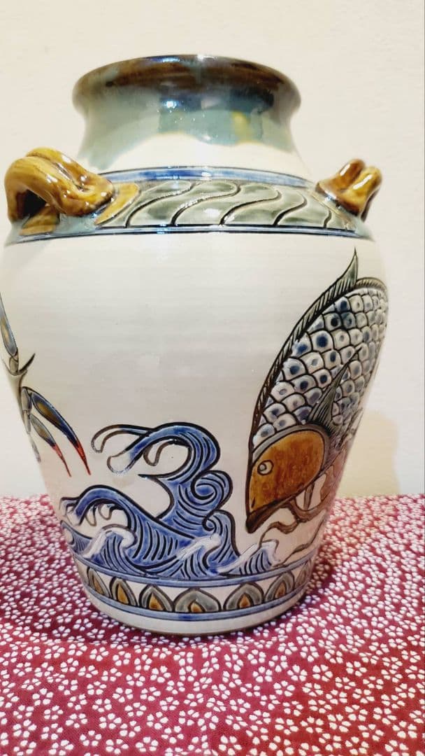 ①宮城三成 ミミ付き 大壺 魚紋 蟹紋 蛸紋 波 縁起物 やちむん