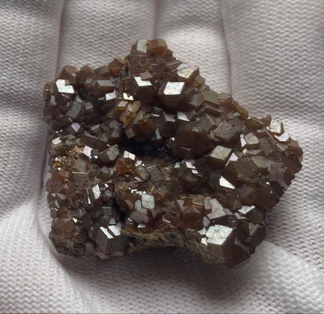 奈良県 川迫鉱山　レインボーガーネット 群晶 約33g