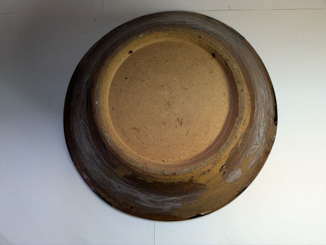 【真　作】沖縄壺屋焼、仁王窯、小橋川仁王作、『魚文飾鉢』、皿立付、箱無