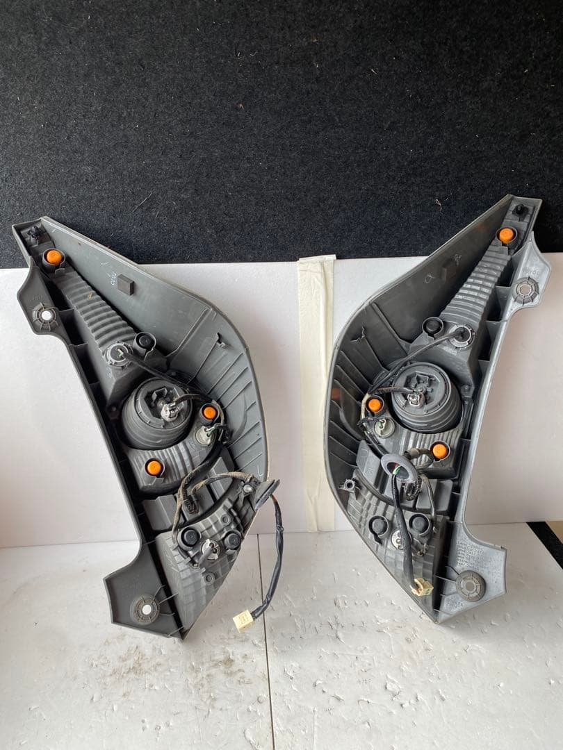 トヨタ アクア（NHP10系）純正テールランプ左右セットです