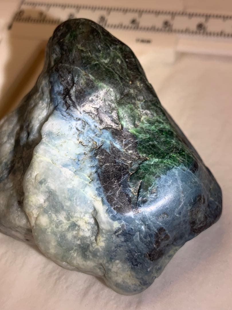 糸魚川４色ひすい　海石　翡翠　原石　翡翠　鉱物標本　コン沢　水石　根付　青翡翠