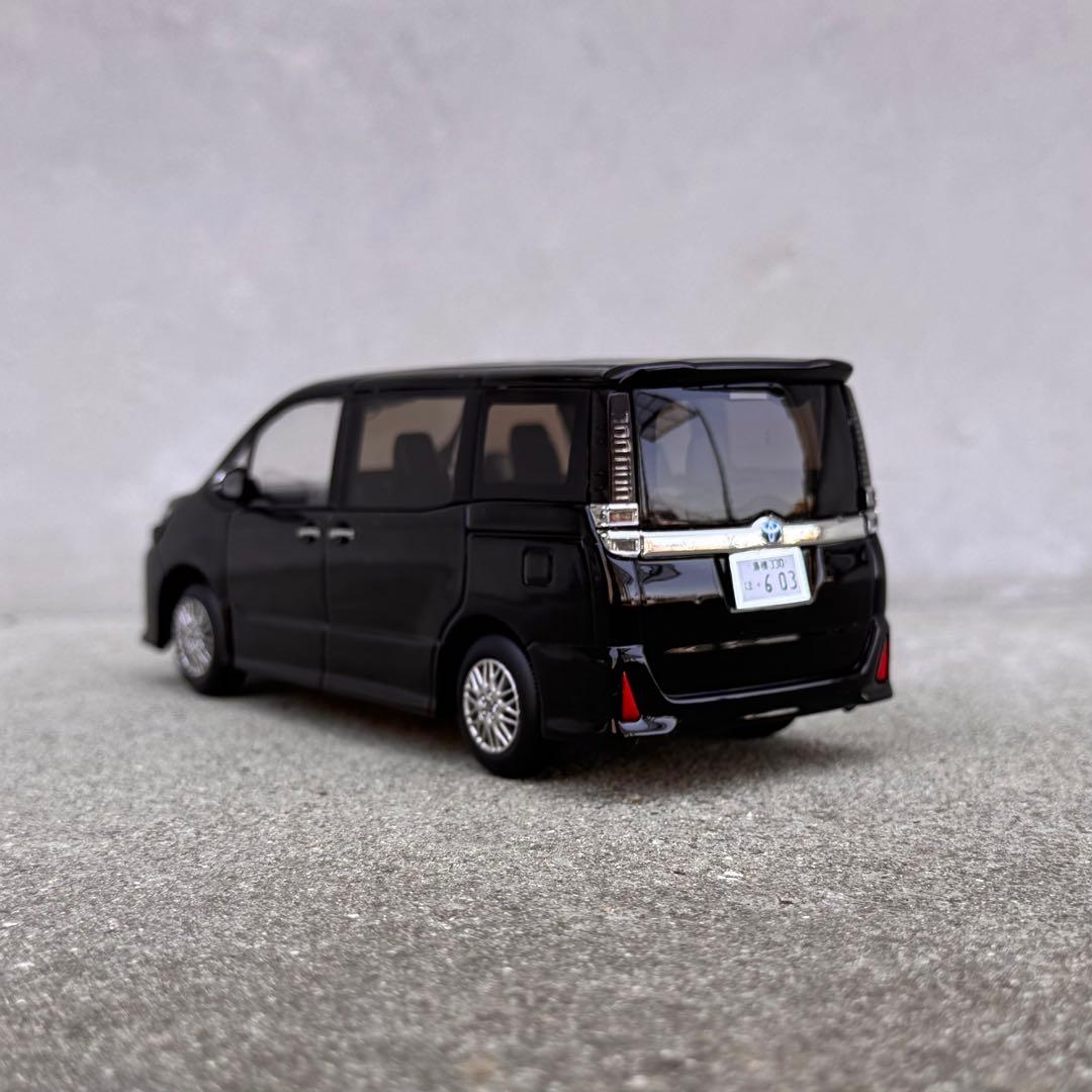 1/30 トヨタ 80 ヴォクシー 後期 カラーサンプル ミニカー