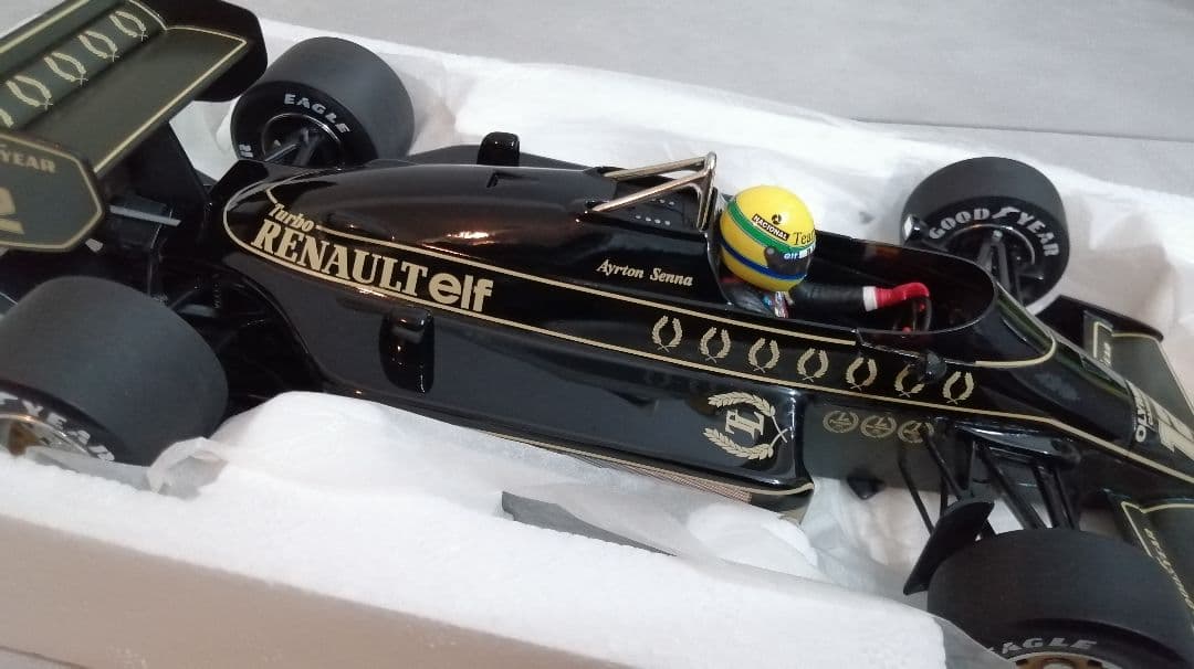 Lotus Renault 97T アイルトン・セナ 1/18 ミニチャンプス