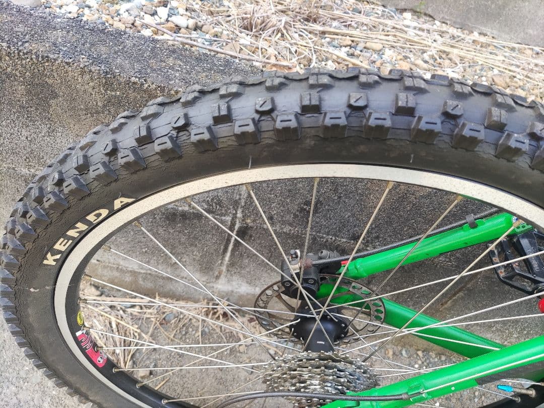 Kona マウンテンバイク カラーオレンジ/グリーン/レッド 26mtb