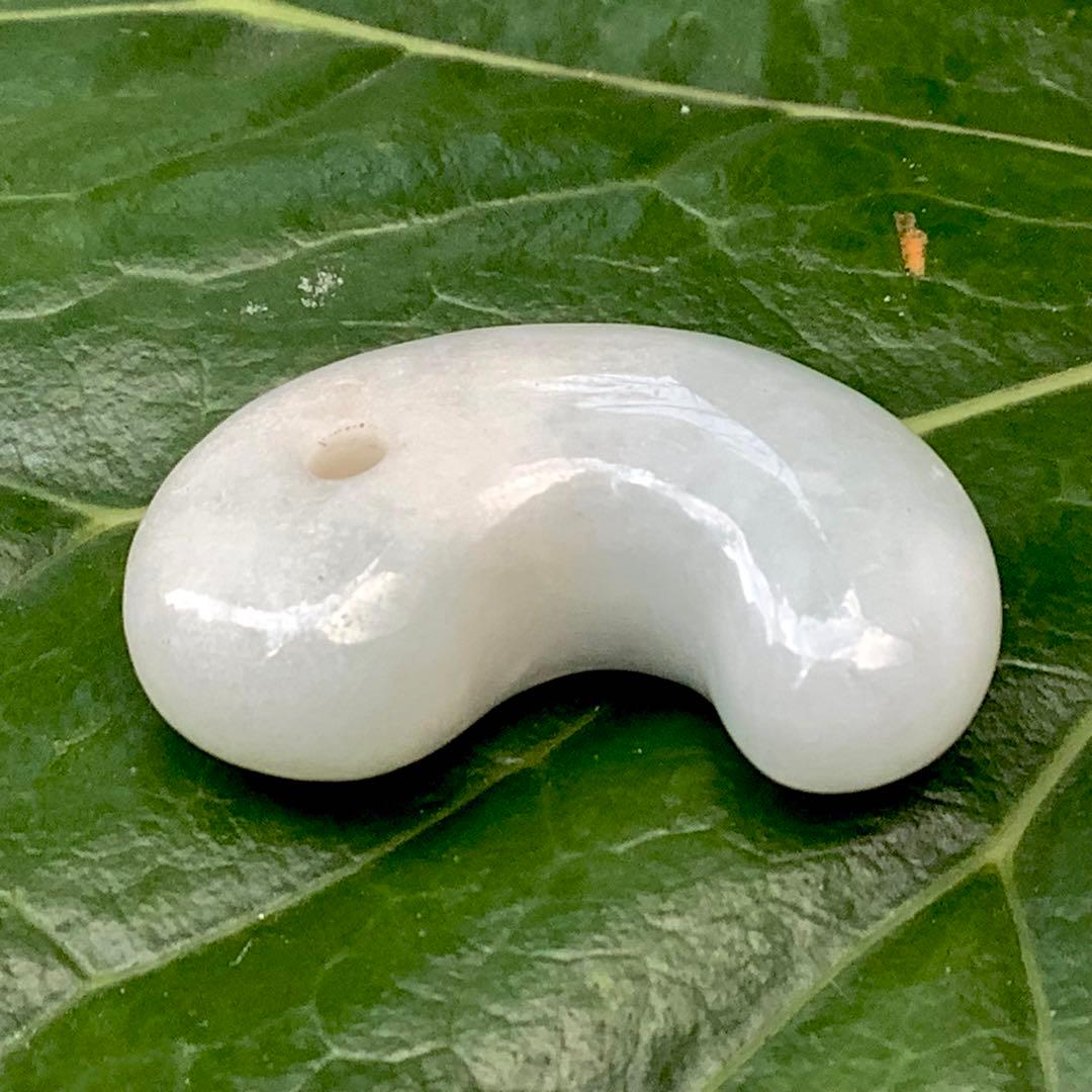 ✳天然石の妙味‼️ 本物の勾玉を卸しお値段で　糸魚川翡翠ジェダイト　鑑別書付‼️