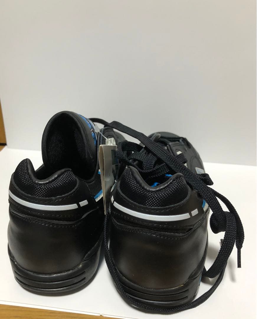 アンブロ D・I・A・M・I・C　トレーニングシューズ 未使用タグ付き 訳あり