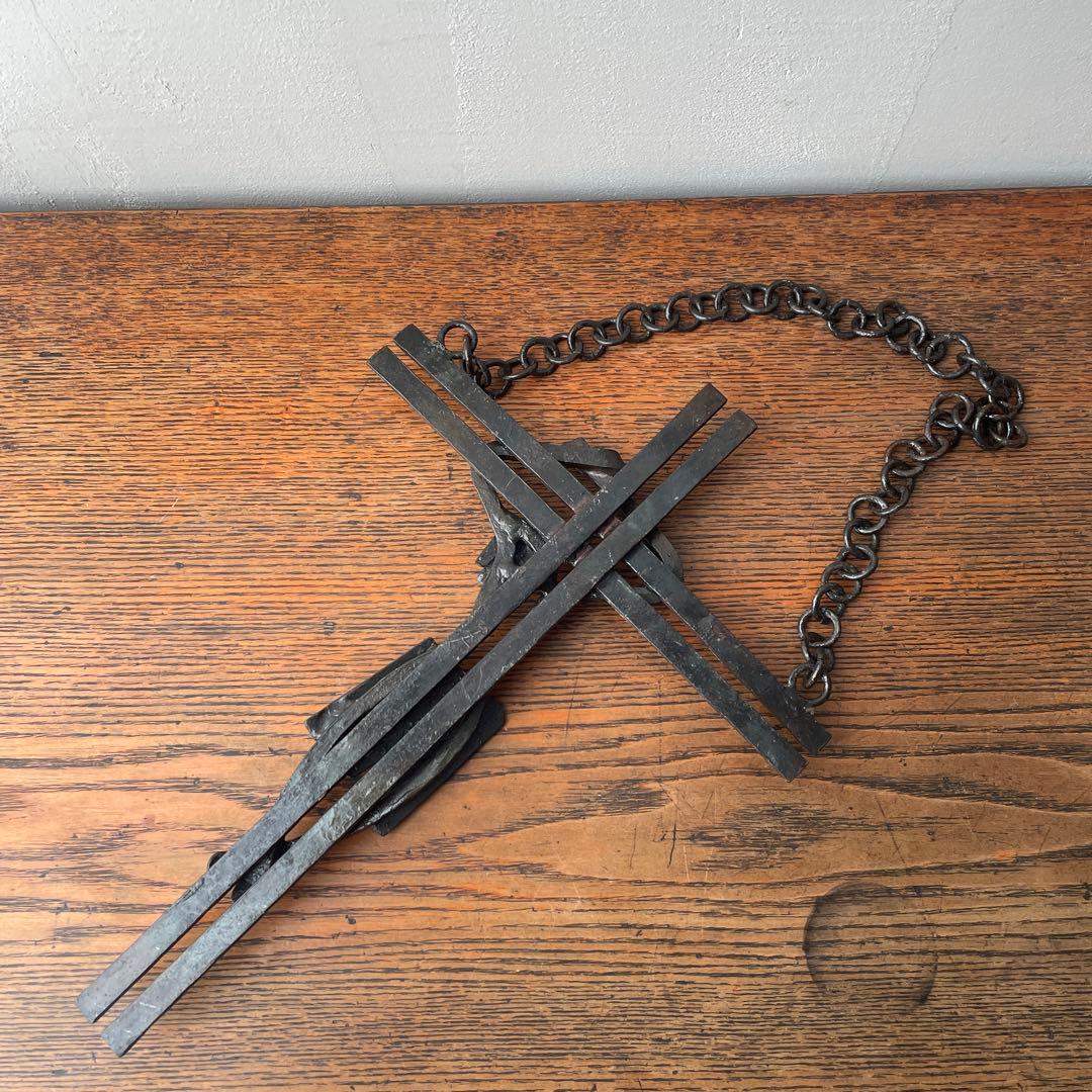 鉄の十字架　溶接　抽象的なイエスキリスト像　アイアン　モダニズム　キュビズム