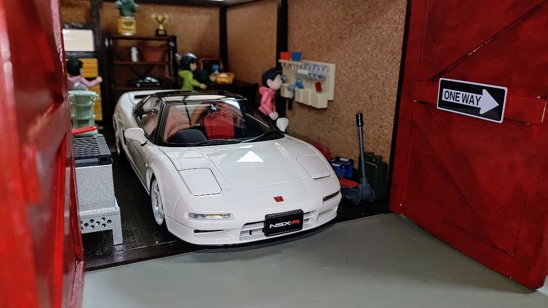 1/18　ジオラマ　ミニカー　ガレージ　車庫　納屋　ドールハウス　即購入禁止