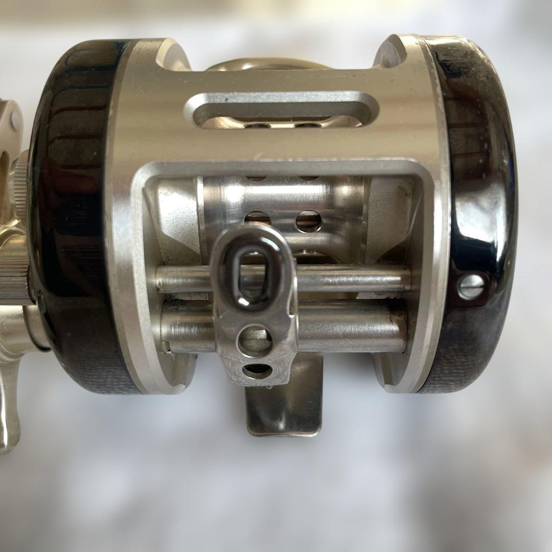 リール RYOBI VARIUS F300