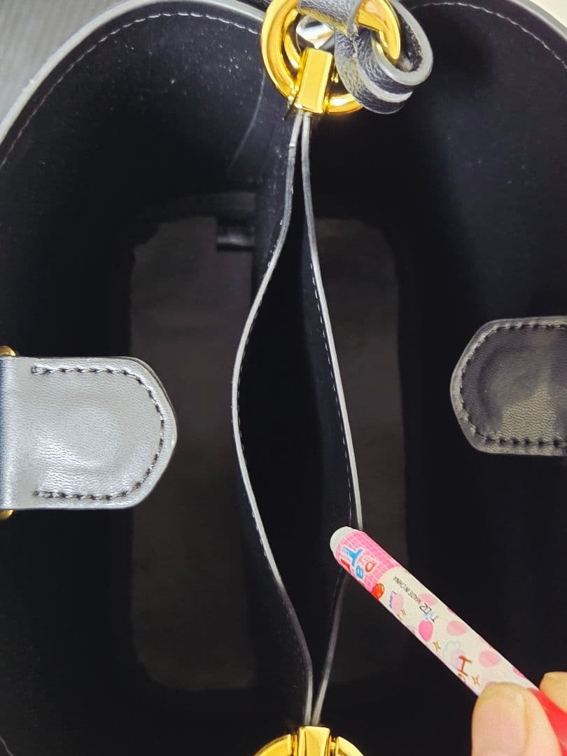 レザーブラック　ショルダーバッグ