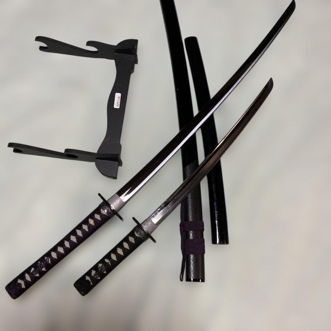 高級模造刀(明智光秀拵え)と脇差居合刀(2本刀掛台付) 紫柄と黒