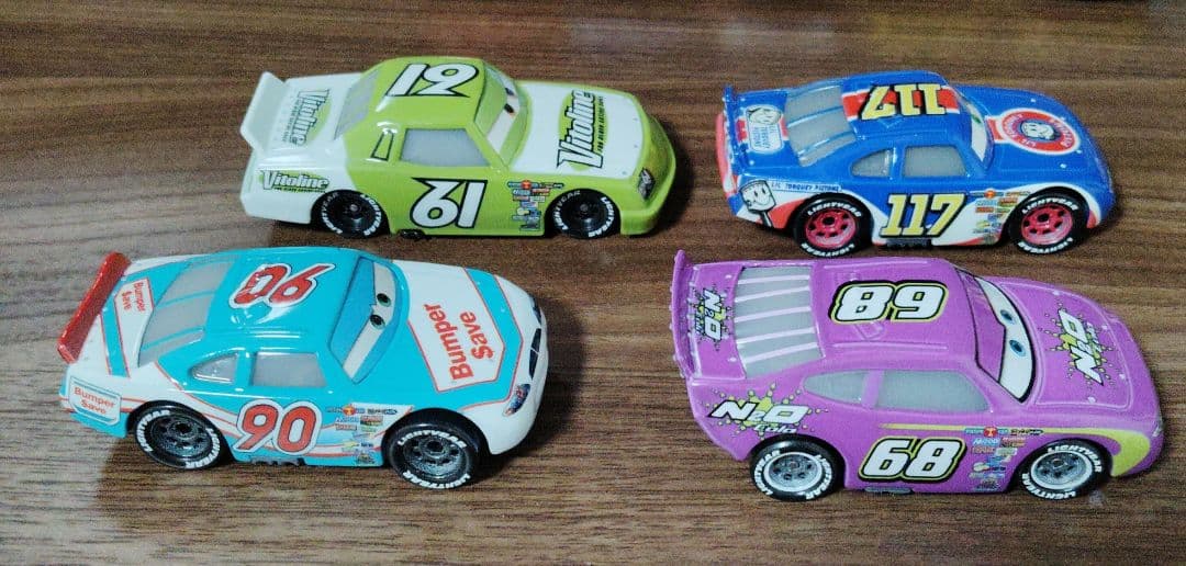 カーズマテル　ピストンカップレーサー　13台セット