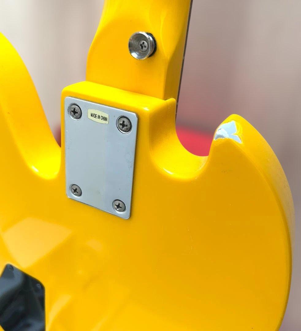 送料無料●イエローミニ ギター メイヴィス（バックトゥザフューチャーライク）