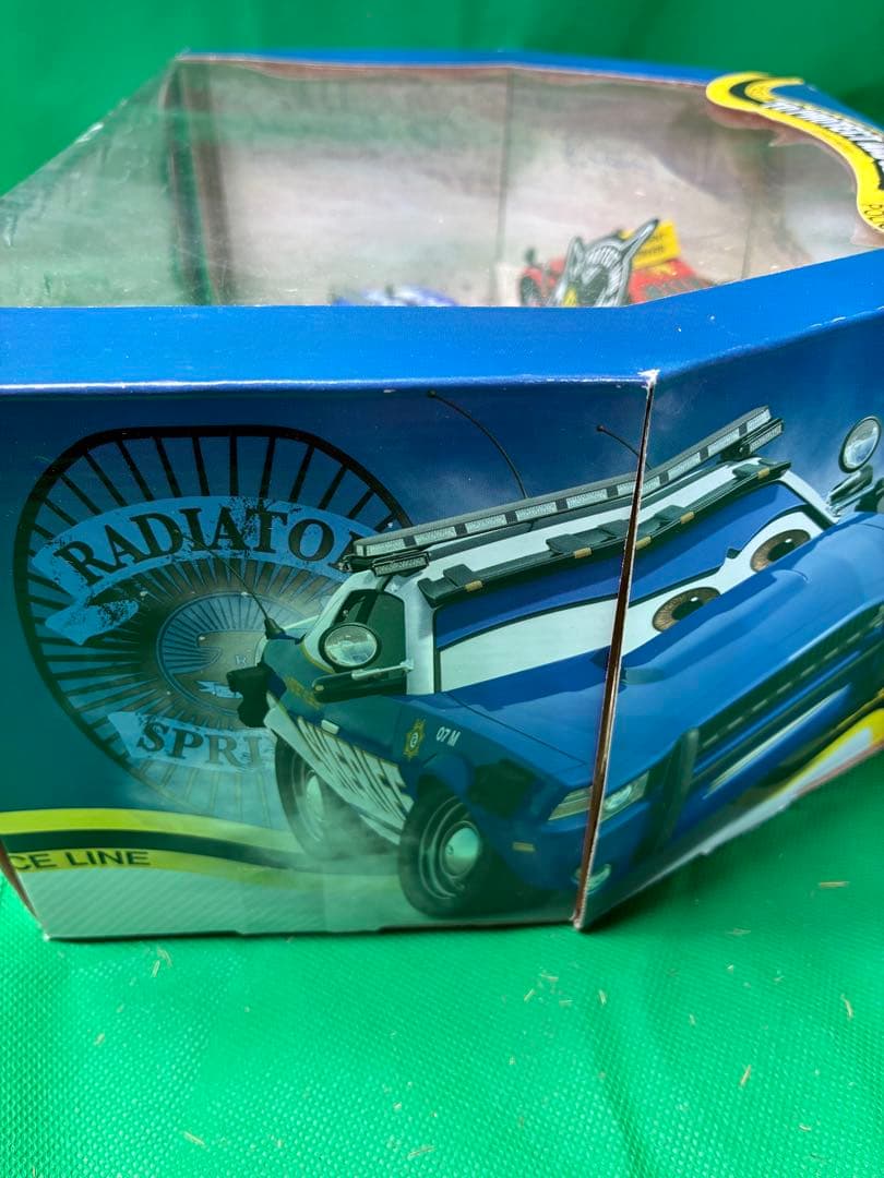 ディズニーピクサー　カーズTO PROTECT AND SERVE