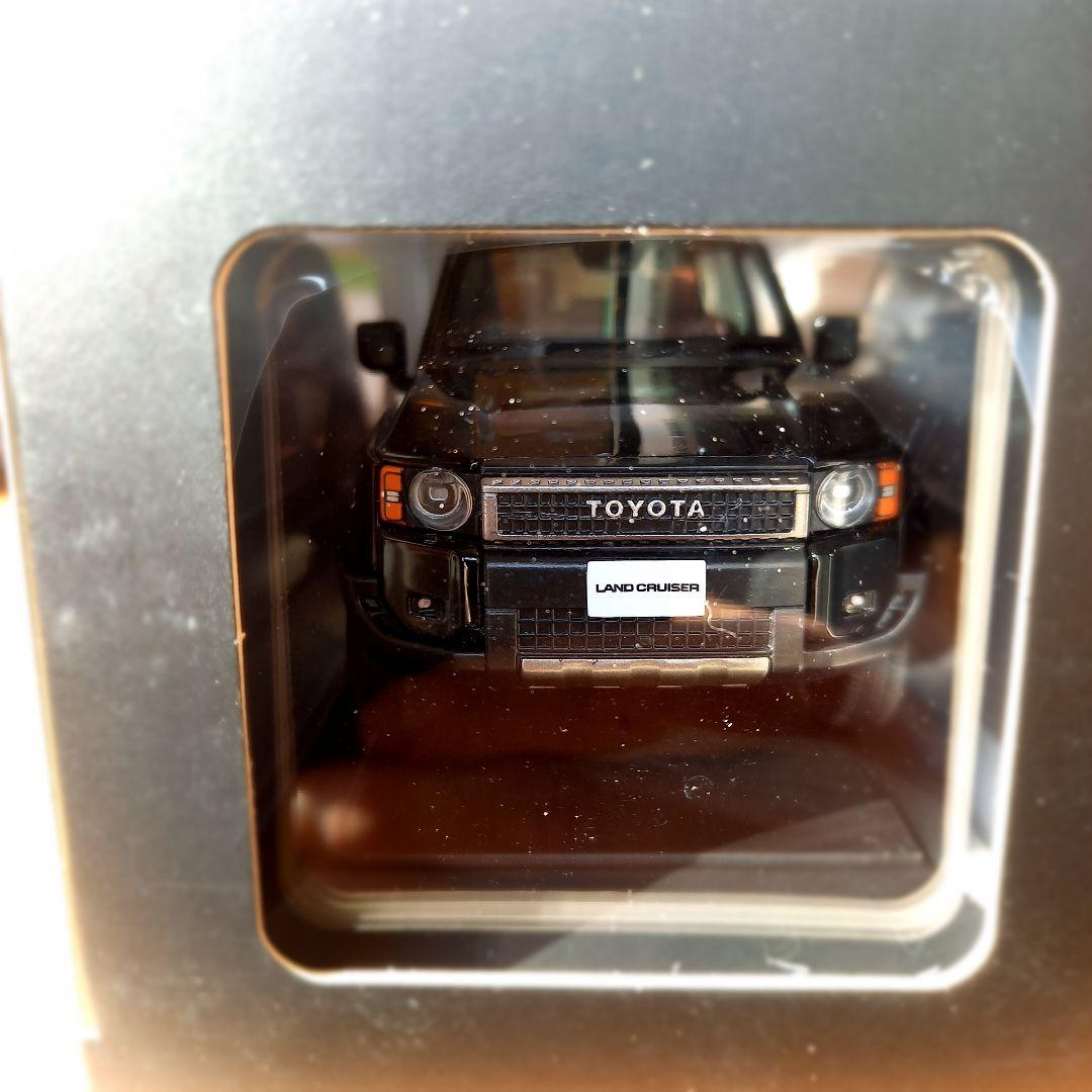 ランクル250 1/30クリアケース入ミニカー9台セット