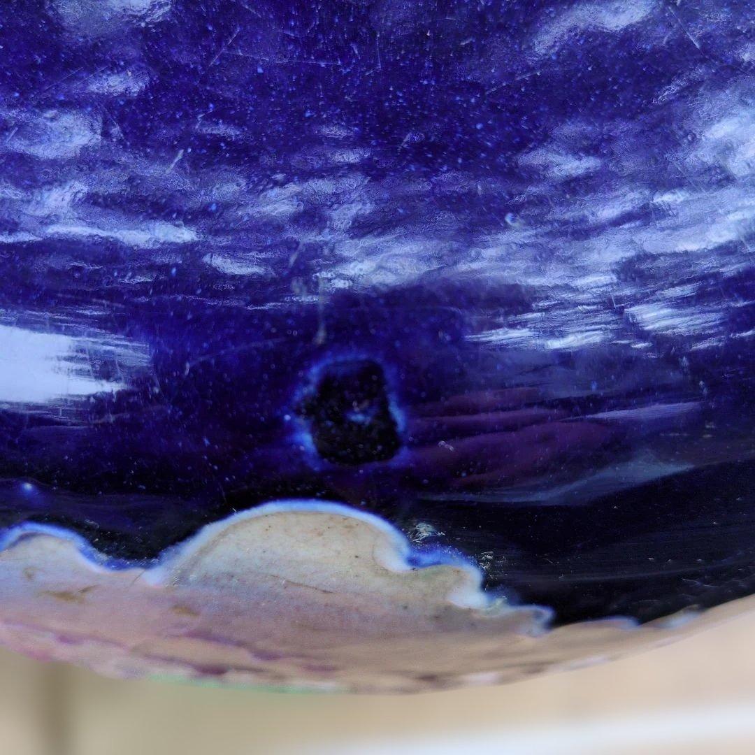 紫色の花柄陶器。火鉢　植木鉢　水鉢 　直径：約４５cm　高さ：約２９.5cm