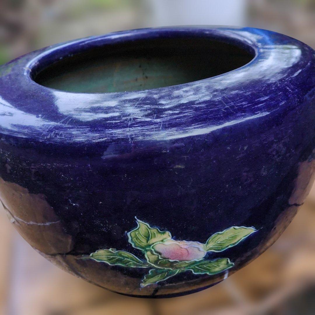 紫色の花柄陶器。火鉢　植木鉢　水鉢 　直径：約４５cm　高さ：約２９.5cm