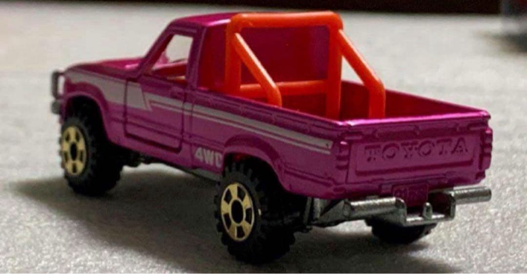 トミカ トヨタ ハイラックス 4WD スーパーギフト