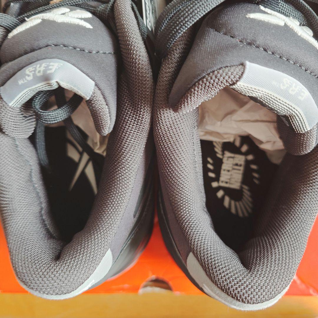 Reebok バスケットボールシューズ グレー　エンジンA