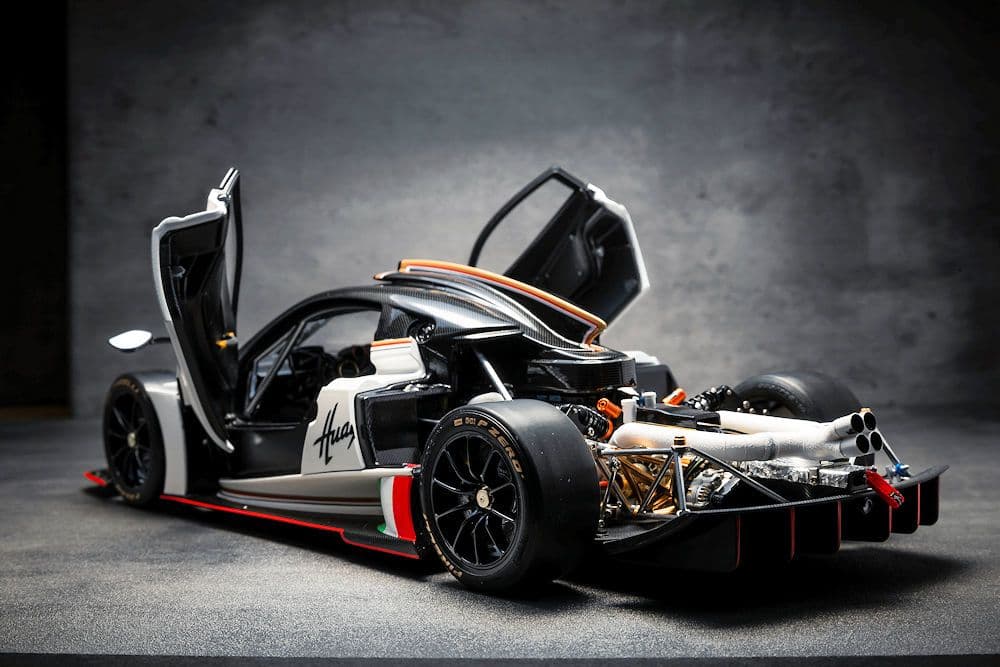 LCDMODELS　1/18　ウアイラR