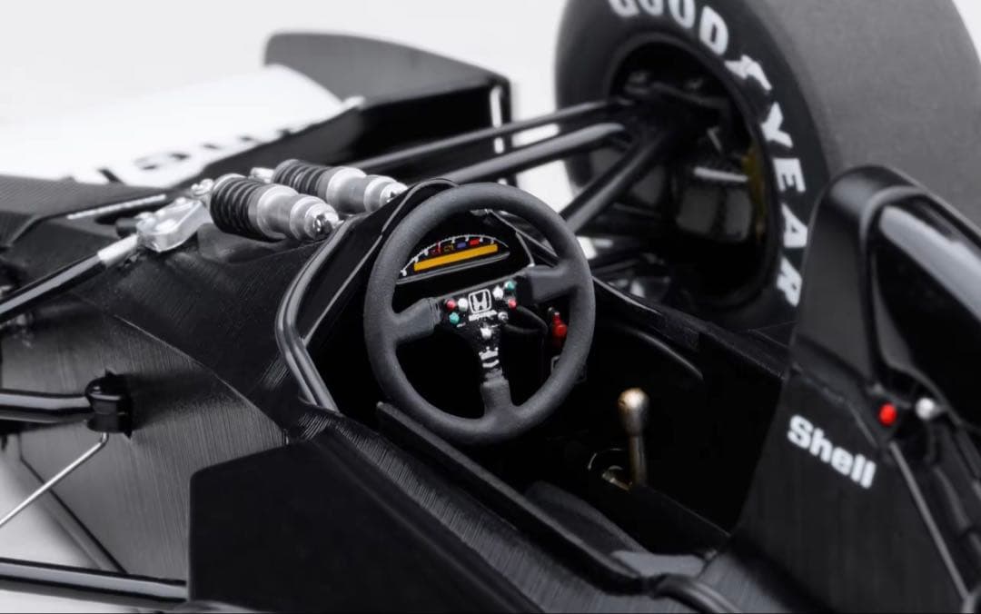 AUTOart McLaren MP4/8 1/18スケールモデル ミニカー