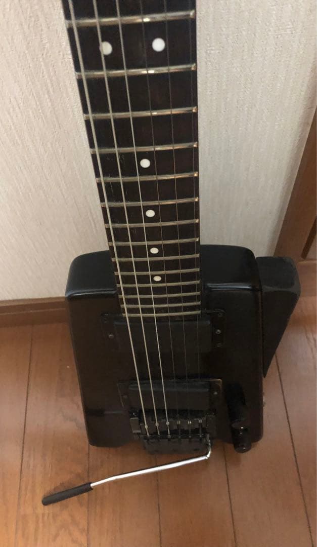 ヘッドレスギター　スタインバーガータイプ　プレイアビリティ良好￼ 調弦￼￼フリー