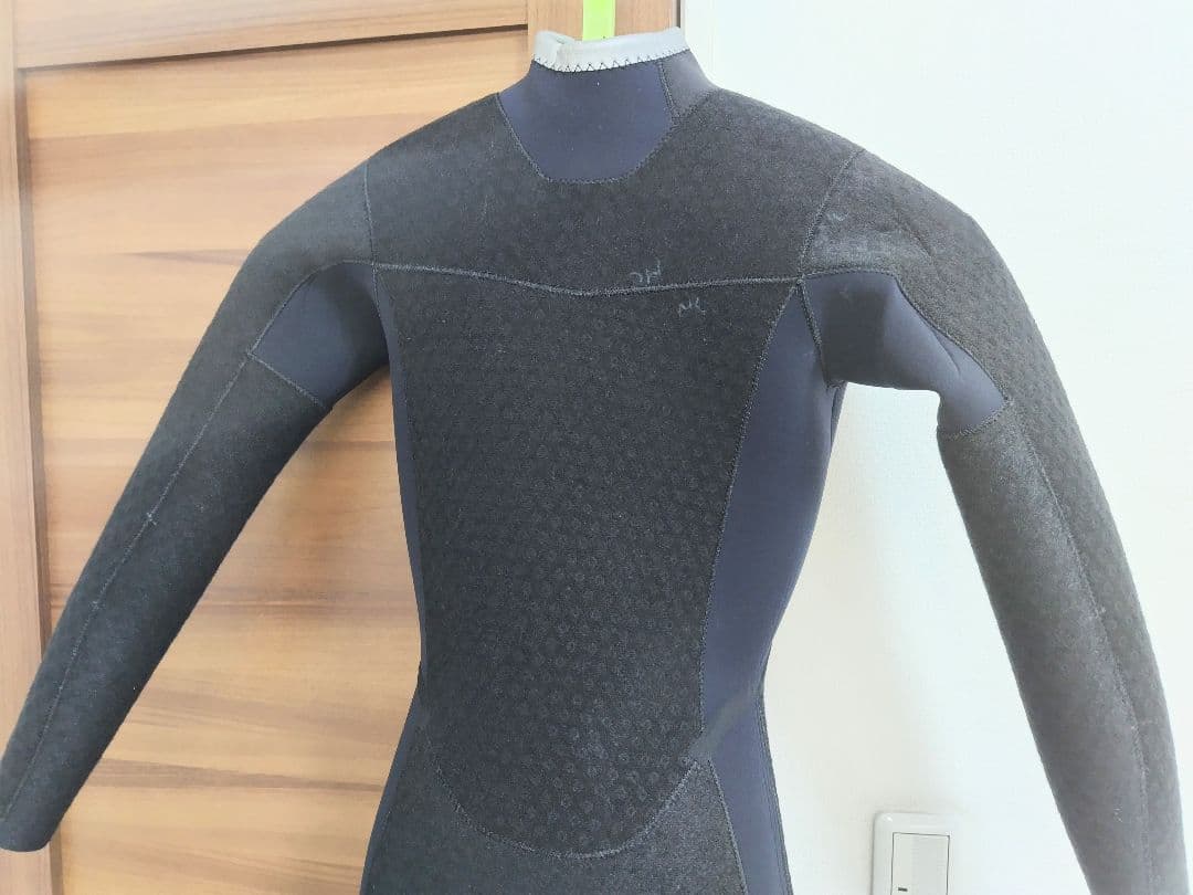 新品送料無料！Billabong レディースセミドライウェットスーツ