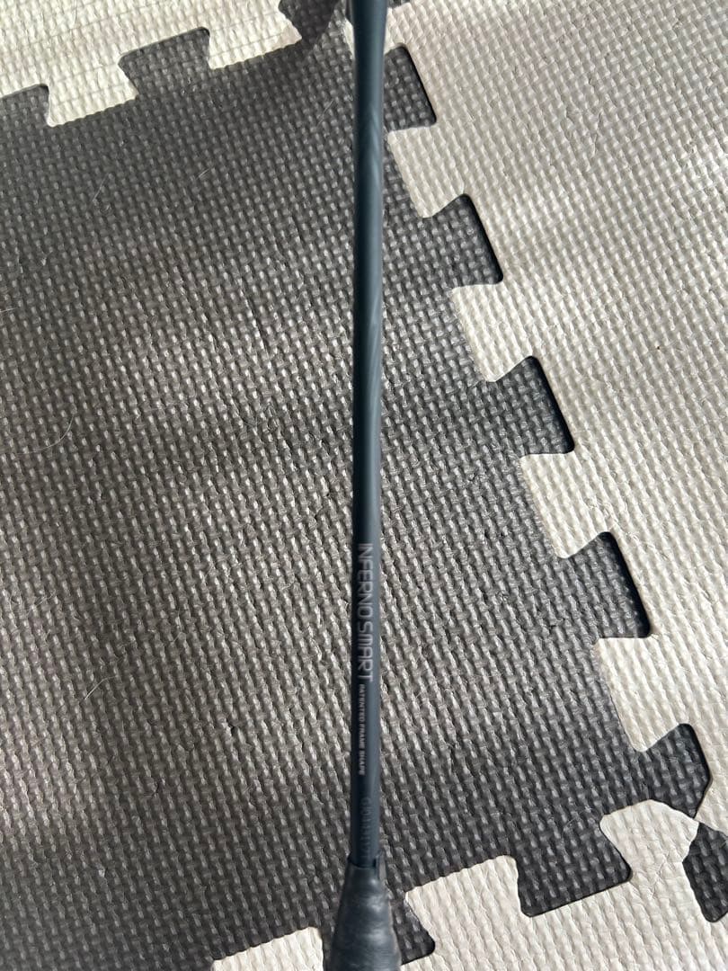 美品　GOSEN インフェルノスマート4UG6 バドミントンラケット