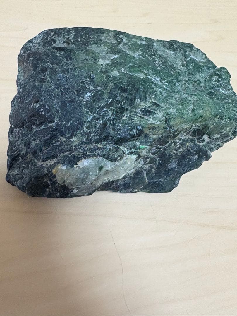 ミャンマー産大きな天然モーシッシ　コスモクロア原石420g