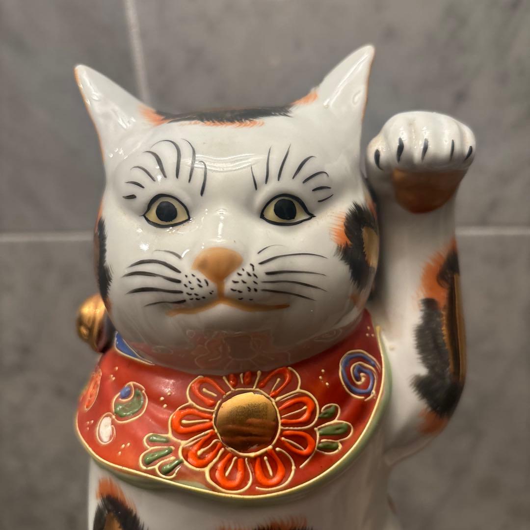アンティーク九谷焼妖艶な瞳や九谷焼独特の金彩や色彩が美しい存在感抜群招き猫