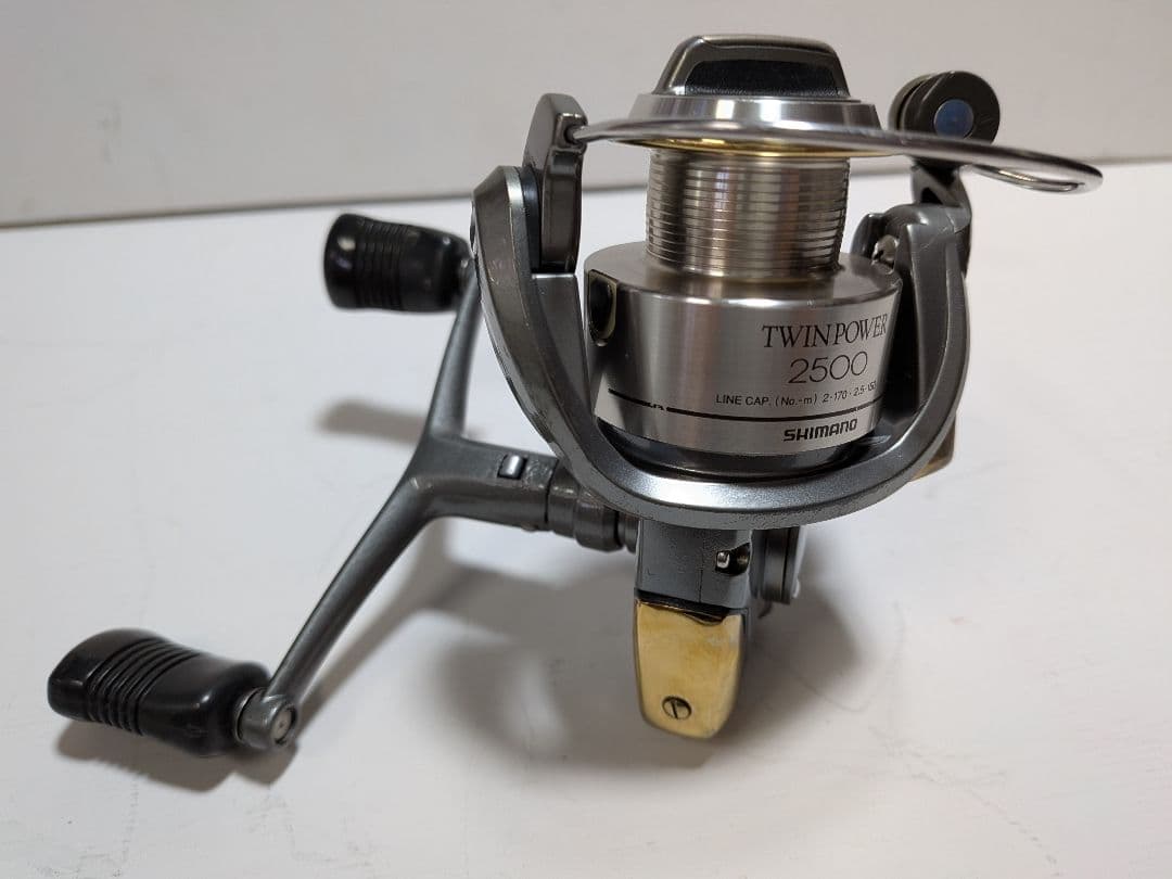 シマノ　TWINPOWER 2500Wハンドル