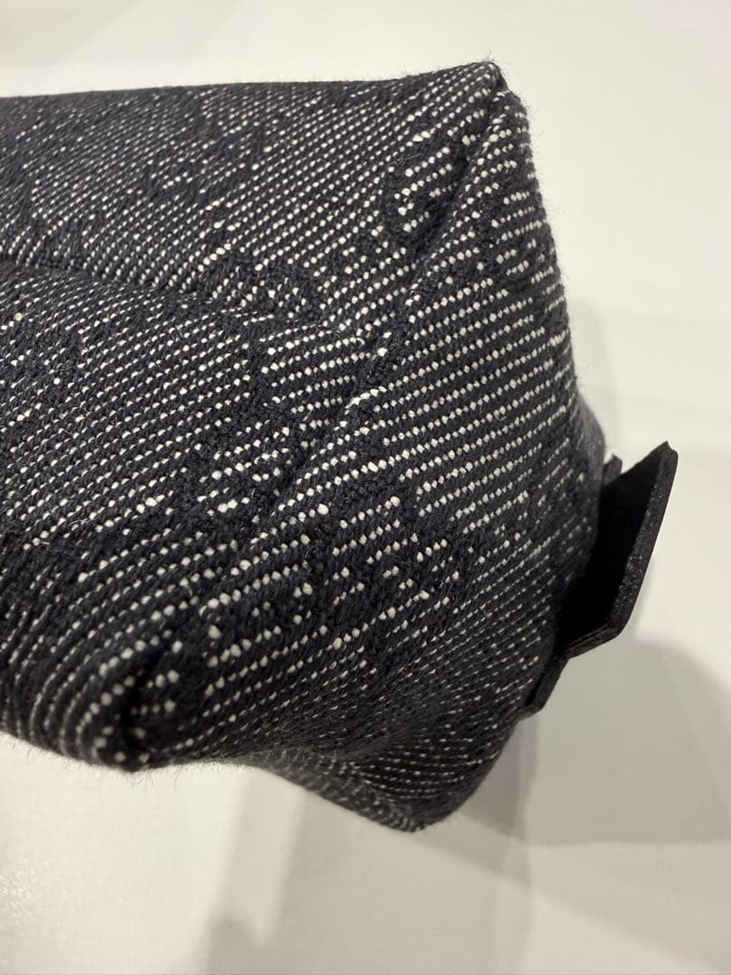 GUCCI ブラックキャンバスポーチ