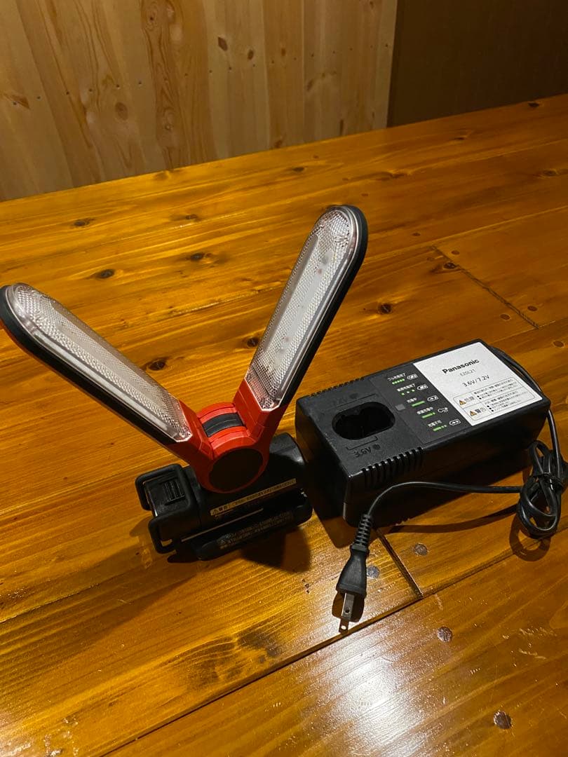 Panasonic LEDライト　EZ3720　バッテリー　充電器付き